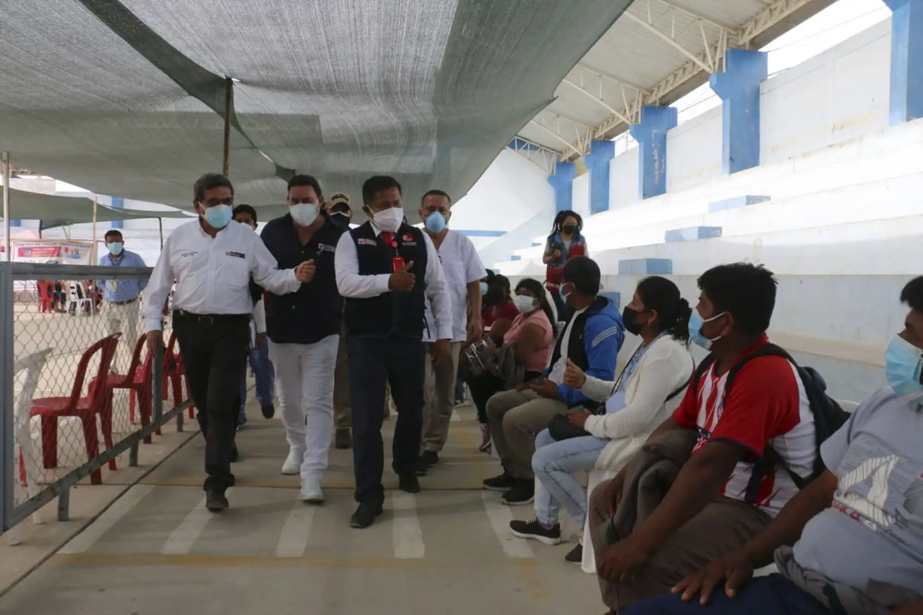 Ministro de Salud, Hernando Cevallos, supervisa la vacunación contra la Covid 19 en la región de Piura, en los distritos de Catacaos y Tambogrande. El arribo de 40 000 dosis a Piura permitirá seguir cerrando brechas en esta región. Foto: ANDINA/Minsa