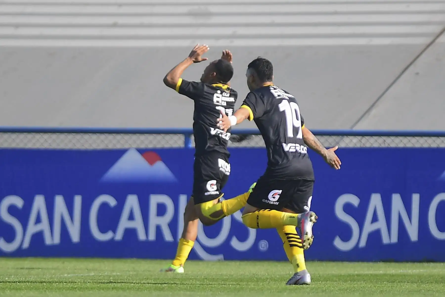 Universitario de Deportes empata 2 - 2 a Cantolao en el partido por la fecha 9 de la Fase 2 de Liga 1 en el Estadio Alberto Gallardo del Rímac. Foto: La Liga