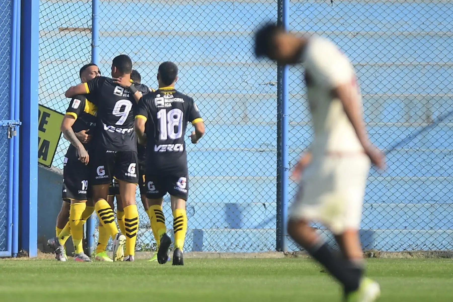 Universitario de Deportes empata 2 - 2 a Cantolao en el partido por la fecha 9 de la Fase 2 de Liga 1 en el Estadio Alberto Gallardo del Rímac. Foto: La Liga