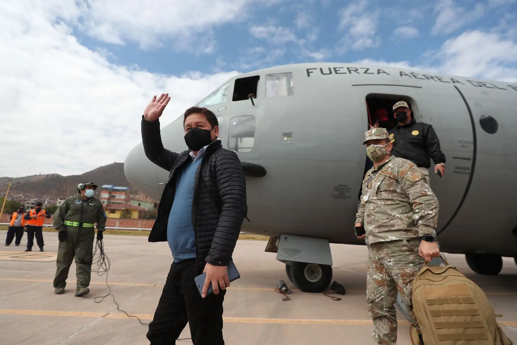 Presidente del Consejo de Ministros, Guido Bellido,
llegó a Cusco para reunión sobre propuestas de acción ante principales demandas de comunidades campesinas del corredor vial sur de la provincia de Chumbivilcas. Foto: PCM