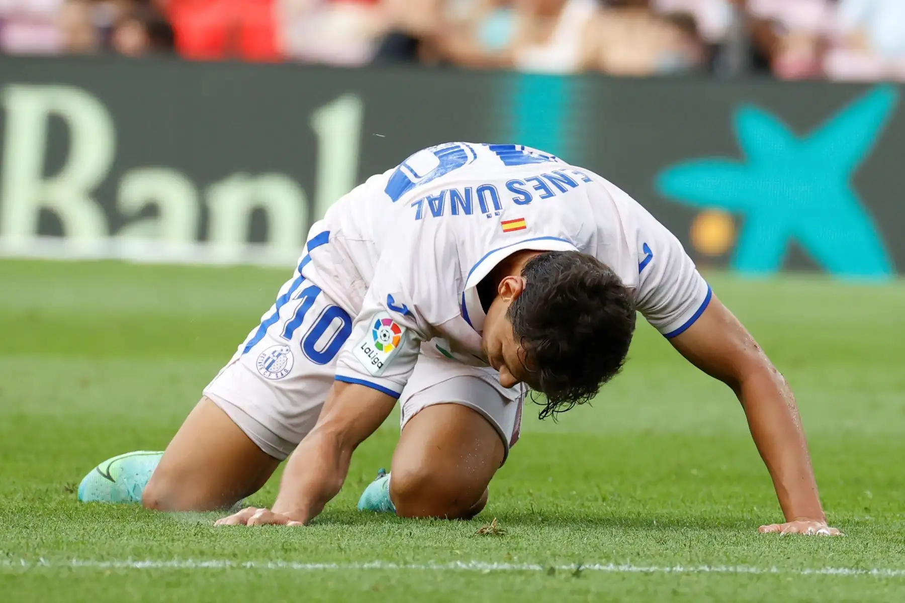 El delantero turco del Getafe Enes Ünal se lamenta durante el partido de la tercera jornada de La Liga. Foto: EFE