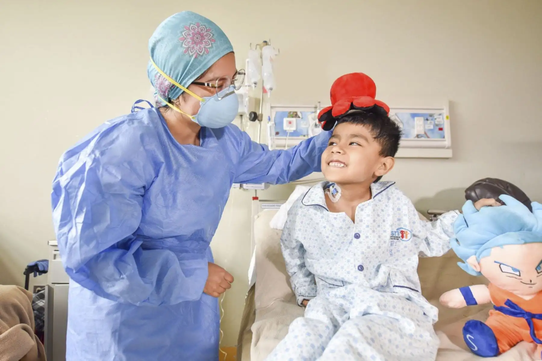 El Instituto Nacional de Salud del Niño San Borja conmemora este 30 de agosto el Día de la Enfermería Peruana. Son más de 620 licenciadas en enfermería que realizan diversas labores en las áreas de Hospitalización, Cuidados intensivos y Consulta externa, donde cumplen un rol importante de soporte emocional en la atención a los pequeños pacientes y su entorno, como parte de la política de humanización que impulsa este centro pediátrico. Foto: ANDINA/INSN