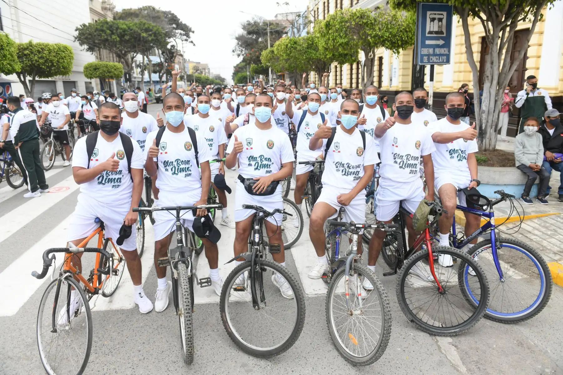 El ministro del Interior, Juan Carrasco, visitó la ciudad de Chiclayo, donde participó de la bicicleteada en homenaje a Santa Rosa de Lima que fue organizada por la II Macro Región Policial Lambayeque que dirige el general PNP Jhonny Veliz. Foto: ANDINA/Mininter