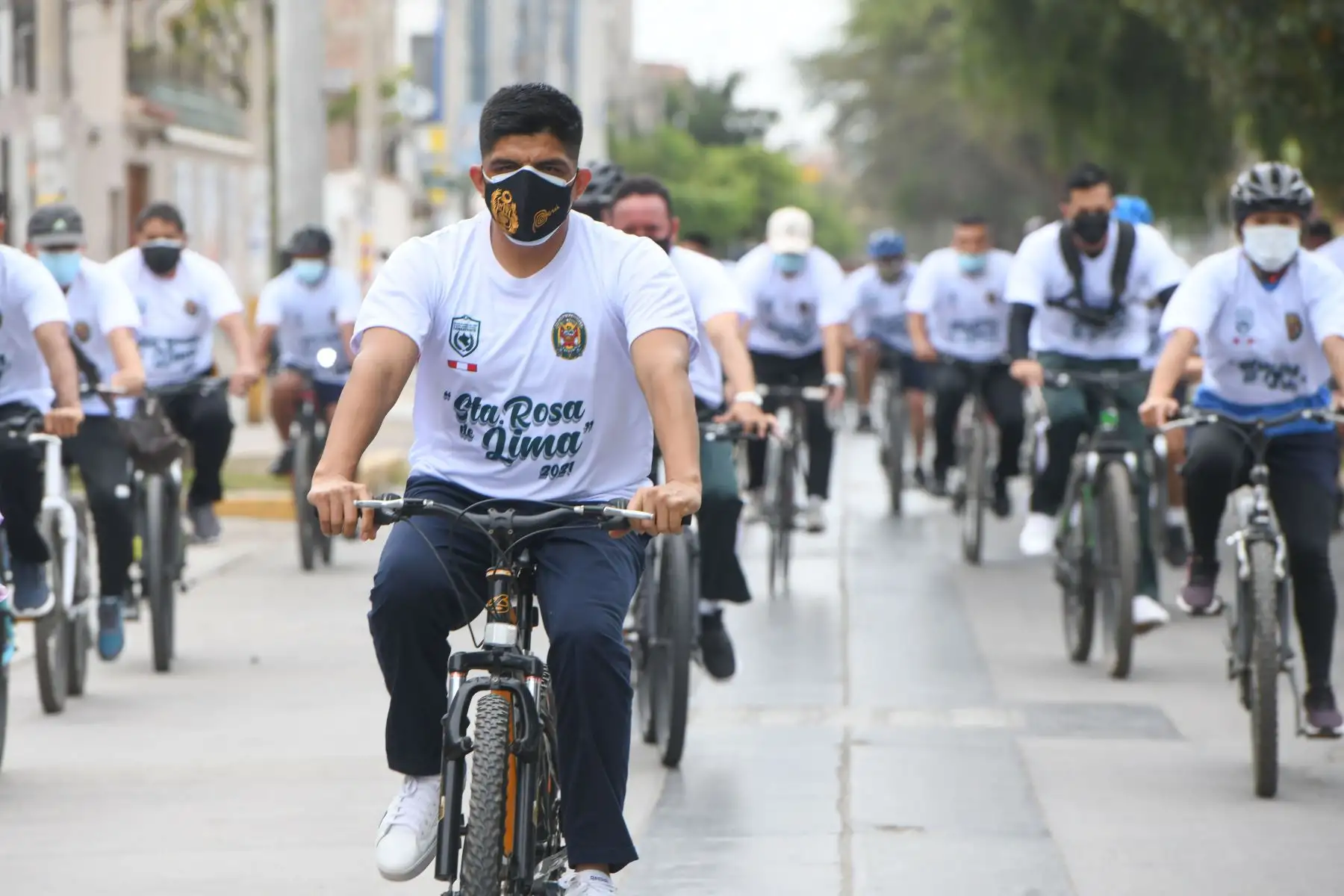 El ministro del Interior, Juan Carrasco, visitó la ciudad de Chiclayo, donde participó de la bicicleteada en homenaje a Santa Rosa de Lima que fue organizada por la II Macro Región Policial Lambayeque que dirige el general PNP Jhonny Veliz. Foto: ANDINA/Mininter
