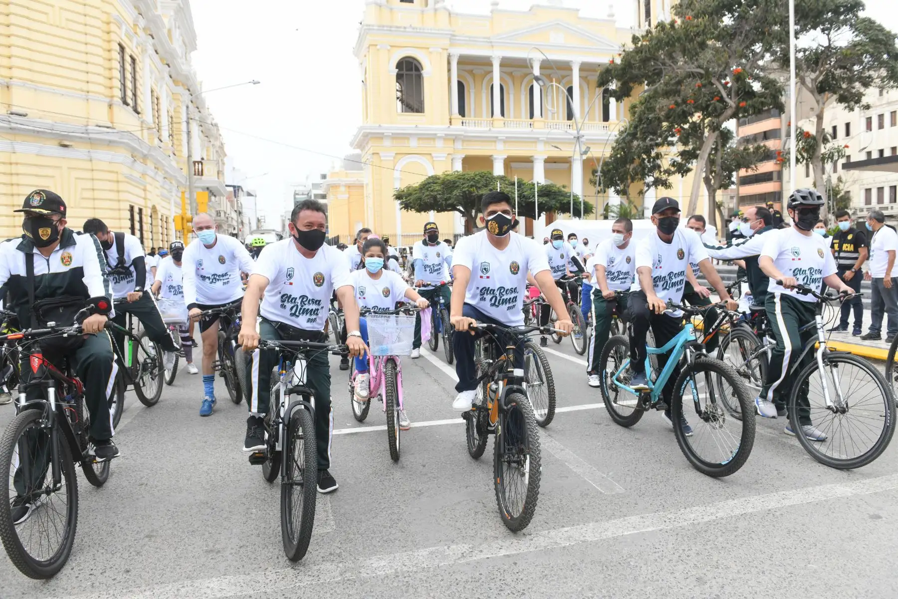 El ministro del Interior, Juan Carrasco, visitó la ciudad de Chiclayo, donde participó de la bicicleteada en homenaje a Santa Rosa de Lima que fue organizada por la II Macro Región Policial Lambayeque que dirige el general PNP Jhonny Veliz. Foto: ANDINA/Mininter