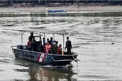 La Marina de Guerra del Perú, a través de la Capitanía de Puerto de Yurimaguas indicó que la embarcación menor “Ayachi”, que transportaba a 80 pasajeros, colisionó con el empujador fluvial Nauta, ocasionado la volcadura y el naufragio de los pasajeros.