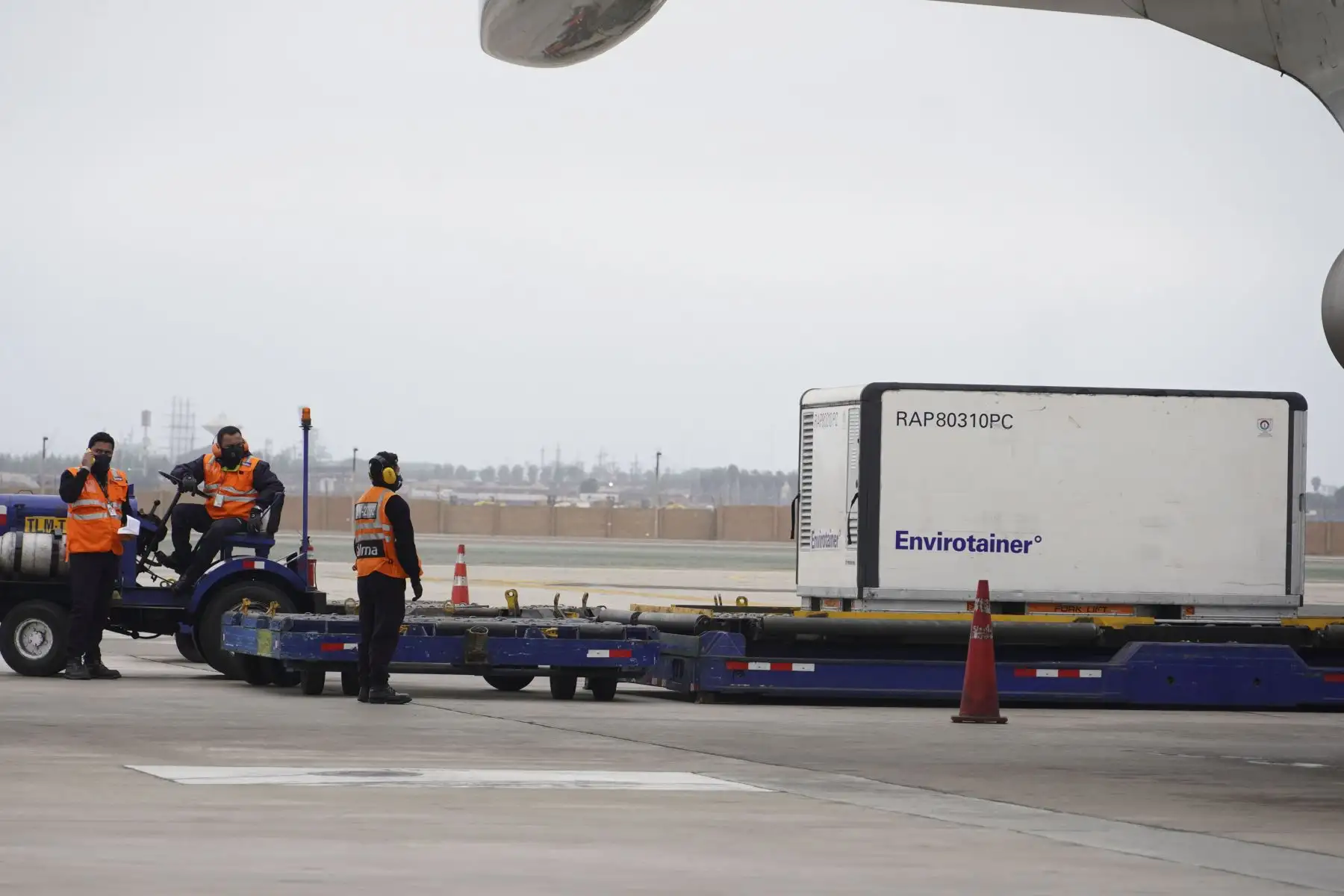 Viceministros de salud reciben un nuevo lote de un millón de vacunas contra la Covid-19 en el Aeropuerto Internacional Jorge Chávez, para continuar con el proceso de vacunación a nivel nacional, ante una tercera ola. Foto: ANDINA/Minsa