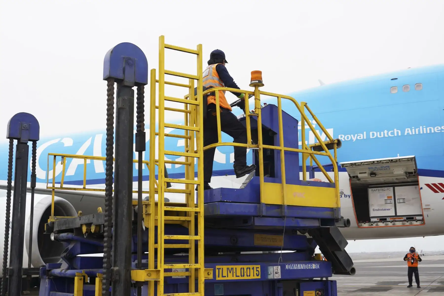 Viceministros de salud reciben un nuevo lote de un millón de vacunas contra la Covid-19 en el Aeropuerto Internacional Jorge Chávez, para continuar con el proceso de vacunación a nivel nacional, ante una tercera ola. Foto: ANDINA/Minsa