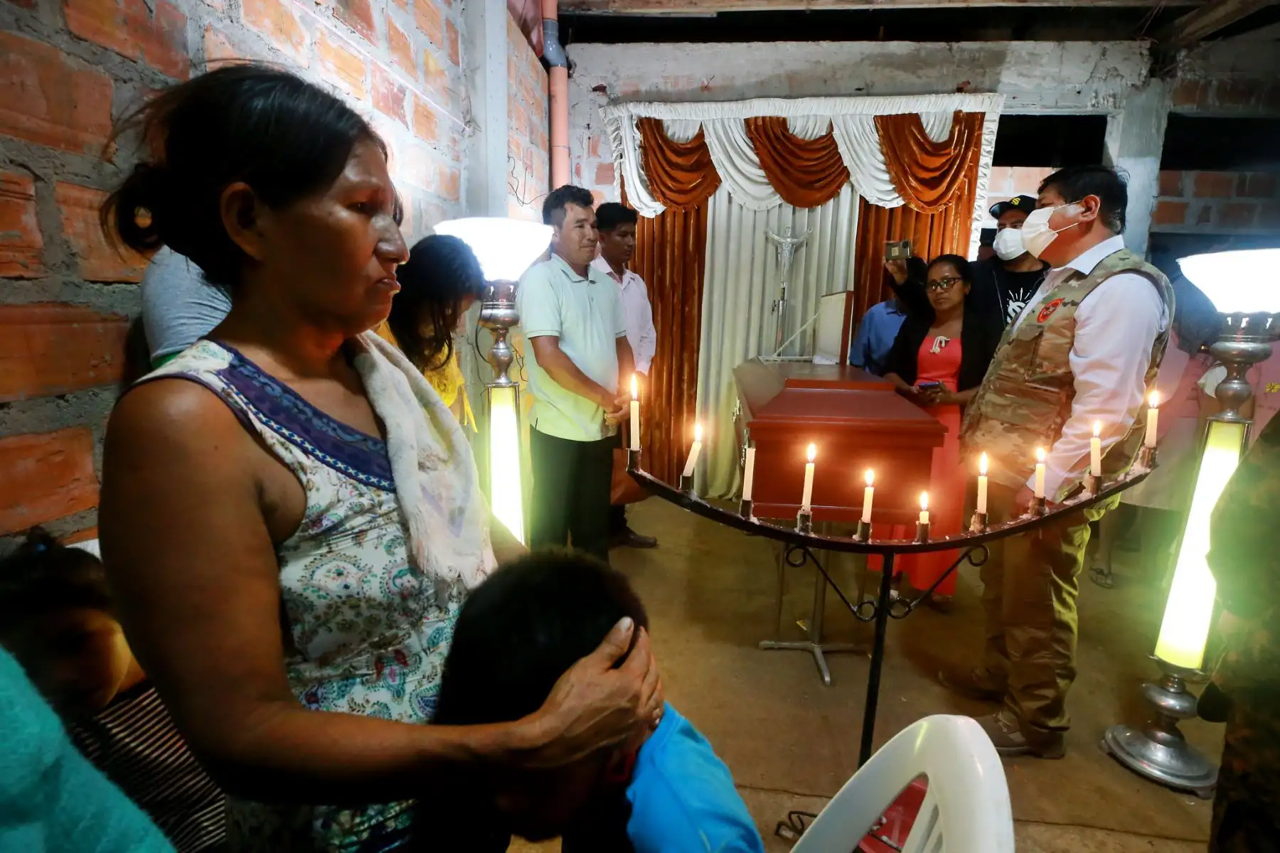 Ministro de Defensa visita a familiares del choque de dos embarcaciones en el rio Huallaga. Foto: ANDINA/ MINDEF