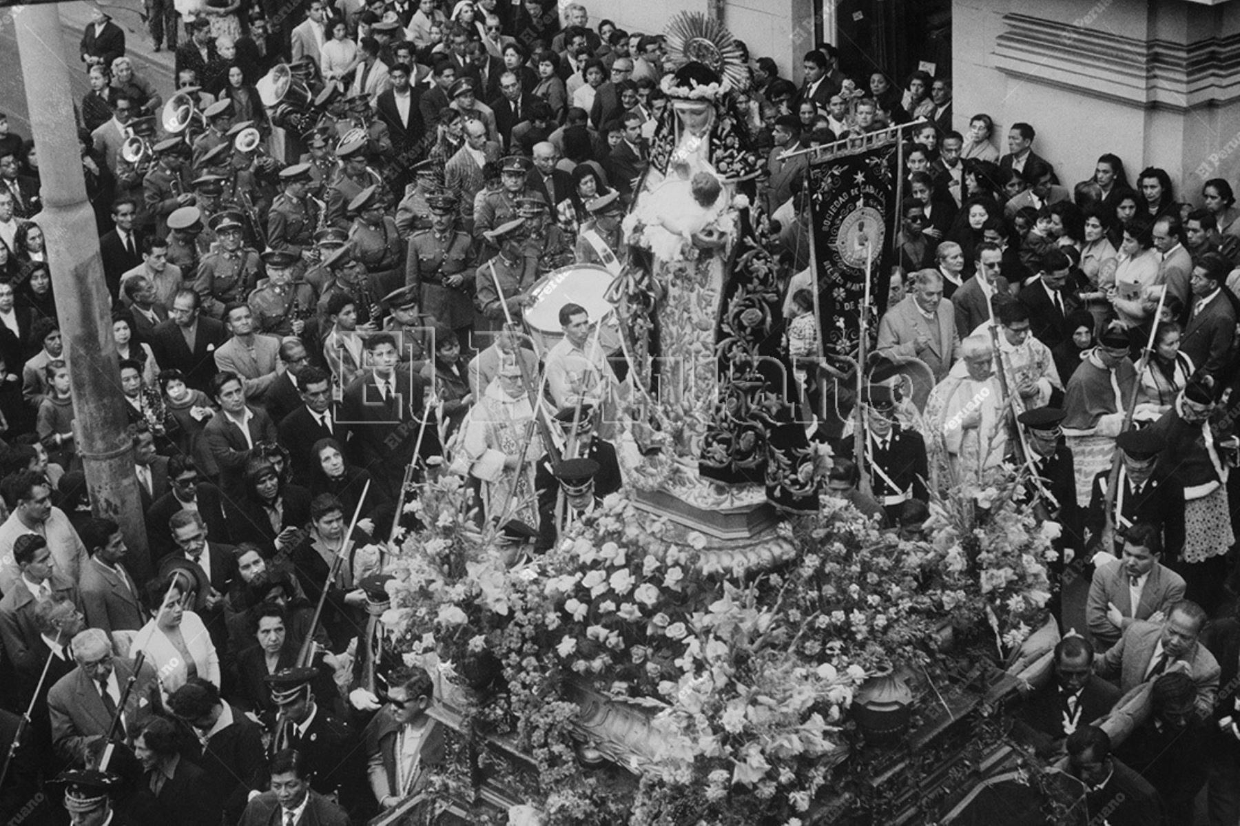 Lima - 30 agosto 1957 / Procesión de Santa Rosa de Lima. Foto: Archivo Histórico de El Peruano / Félix Dávila