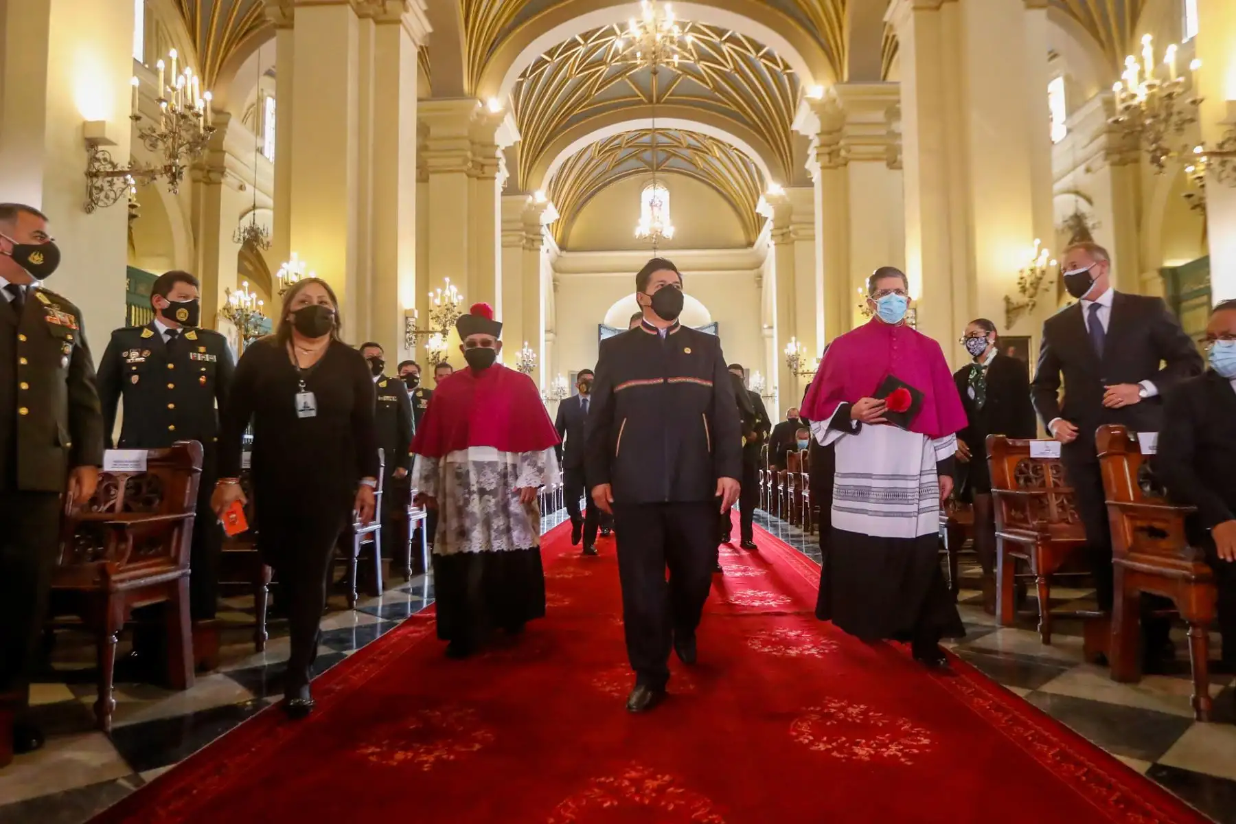 El presidente de la República, Pedro Castillo, participa en una misa en homenaje a Santa Rosa de Lima. Foto: Prensa Presidencia