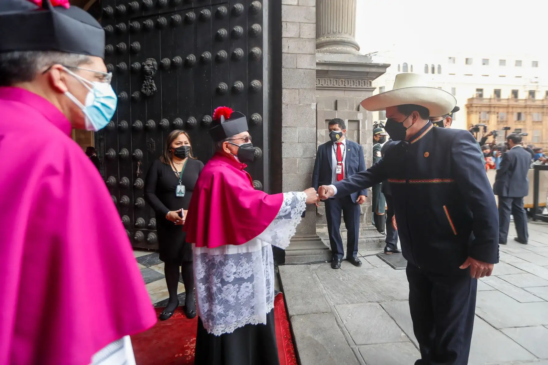 El presidente de la República, Pedro Castillo, participa en una misa en homenaje a Santa Rosa de Lima. Foto: Prensa Presidencia