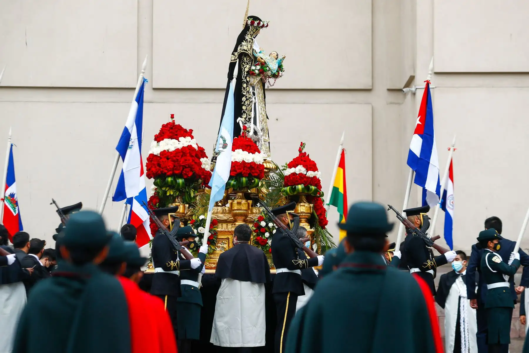 El presidente de la República, Pedro Castillo, participa en una misa en homenaje a Santa Rosa de Lima. Foto: Prensa Presidencia