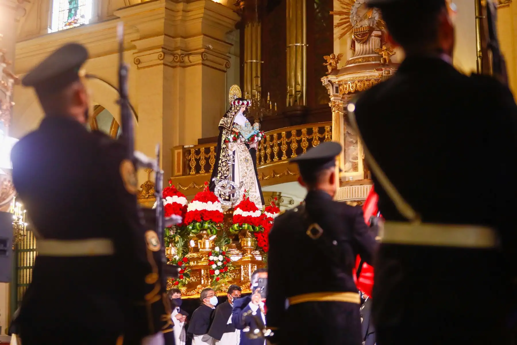 El presidente de la República, Pedro Castillo, participa en una misa en homenaje a Santa Rosa de Lima. Foto: Prensa Presidencia