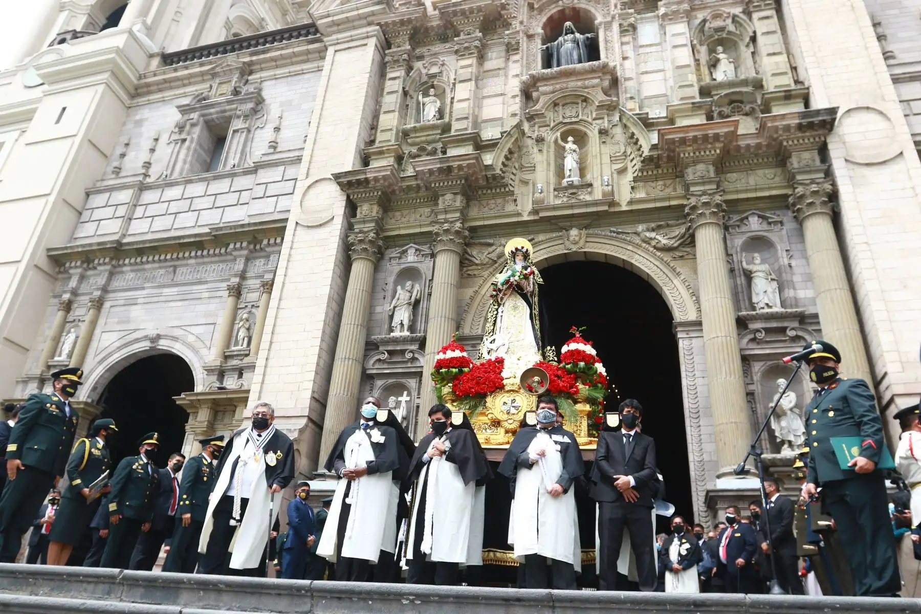 Procesión de Santa Rosa de Lima recorre la Plaza de Armas de la capital. Foto: ANDINA/Jhonel Rodríguez Robles