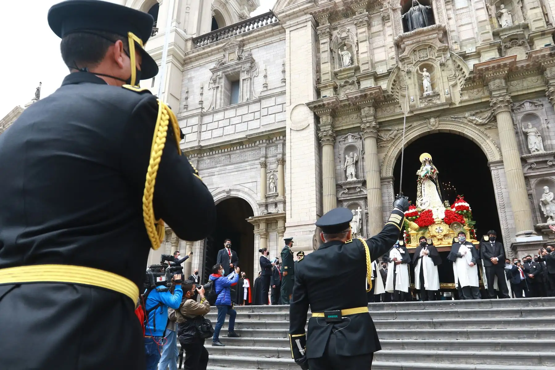 Procesión de Santa Rosa de Lima recorre la Plaza de Armas de la capital. Foto: ANDINA/Jhonel Rodríguez Robles