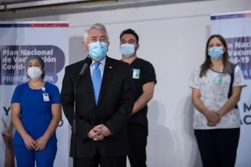 "Valió el esfuerzo y la espera. Desde el próximo miércoles, la restricción regirá desde las 00.00 horas, en lugar de las 22.00 horas", celebró el ministro de Salud, Enrique Paris.