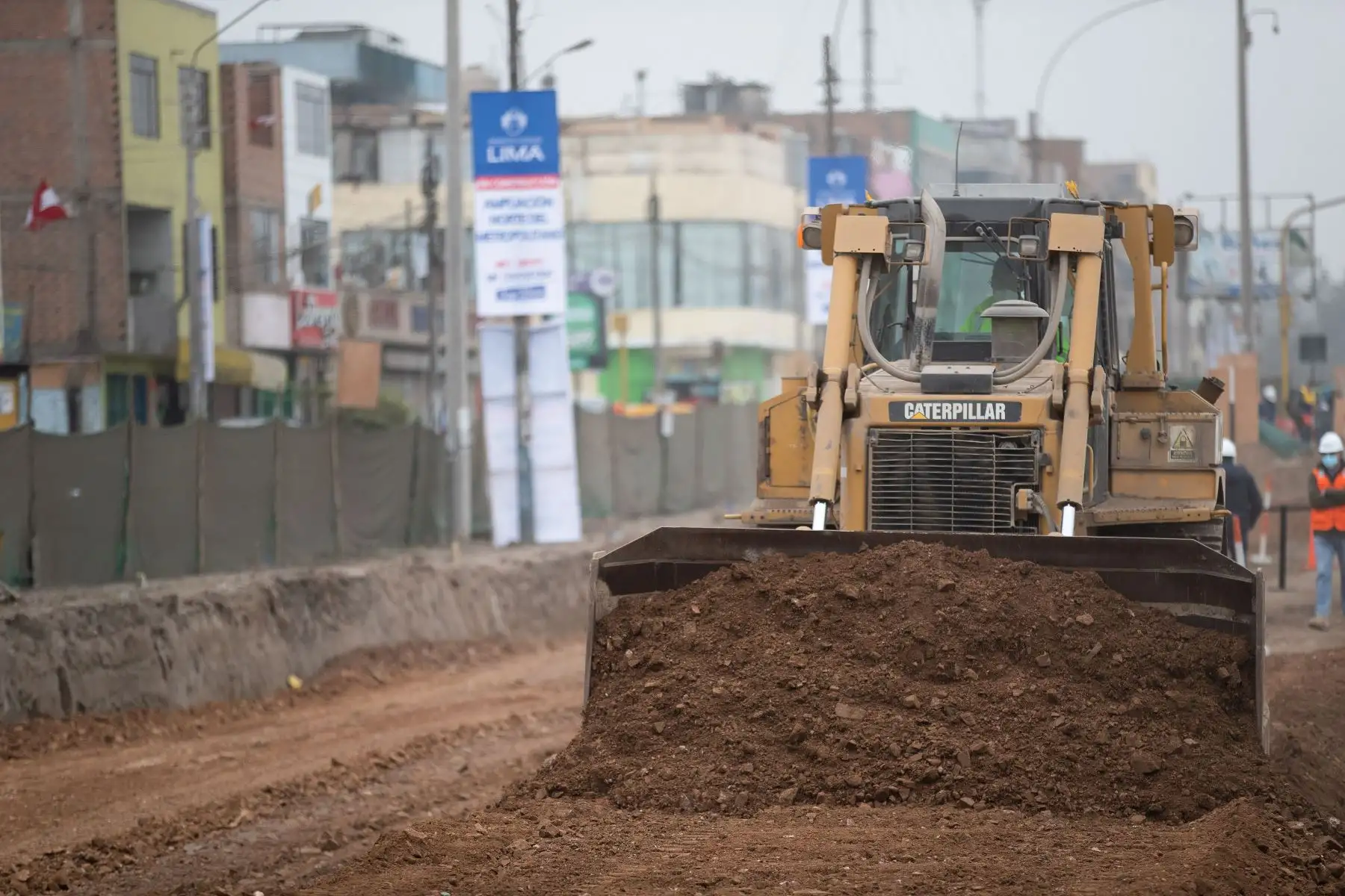 El alcalde de Lima, Jorge Muñoz, supervisó los trabajos de la ampliación del tramo norte del Metropolitano, que beneficiará a los vecinos de Independencia, Comas y Carabayllo.
Foto: MML