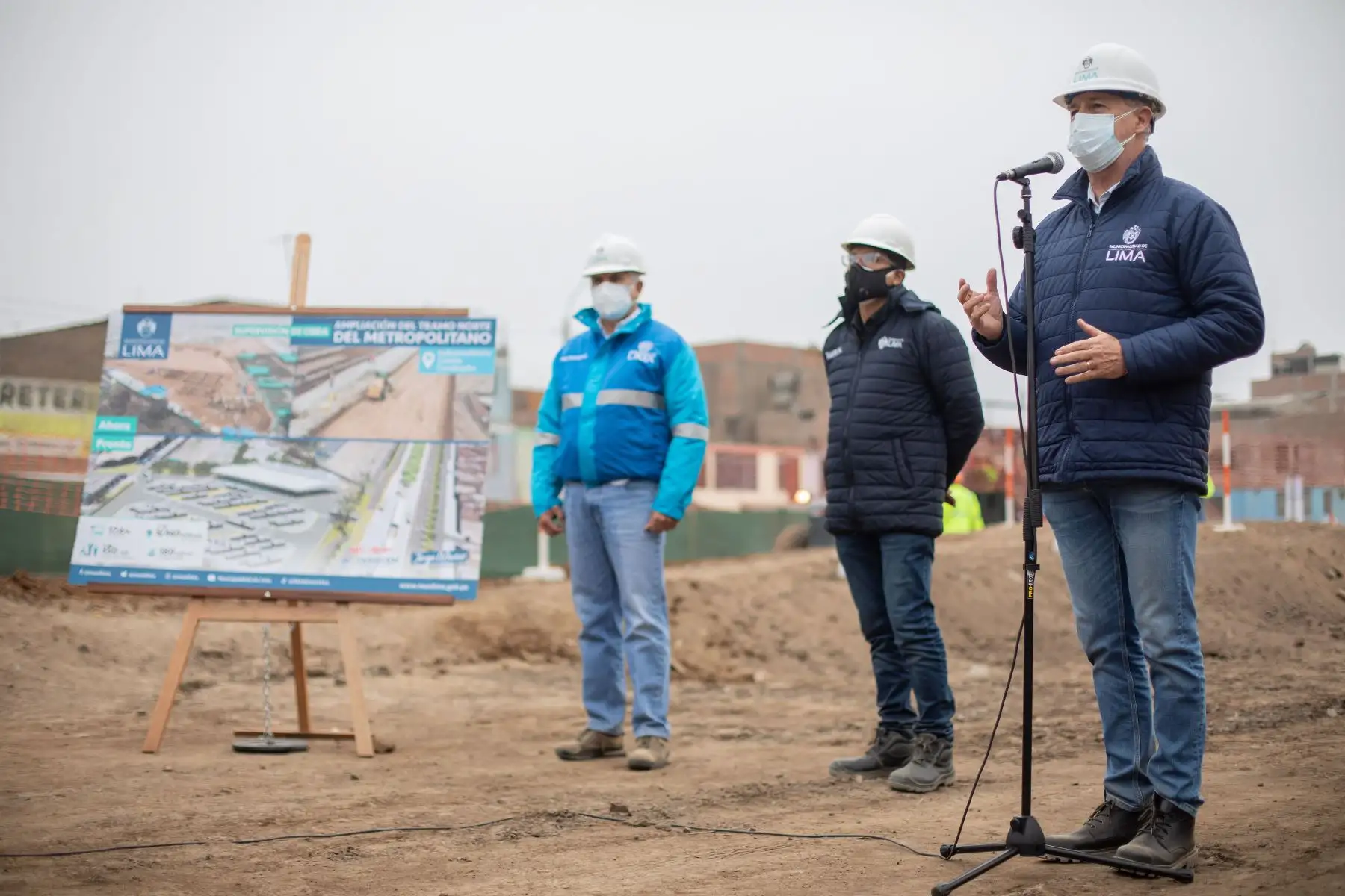 El alcalde de Lima, Jorge Muñoz, supervisó los trabajos de la ampliación del tramo norte del Metropolitano, que beneficiará a los vecinos de Independencia, Comas y Carabayllo.
Foto: MML
