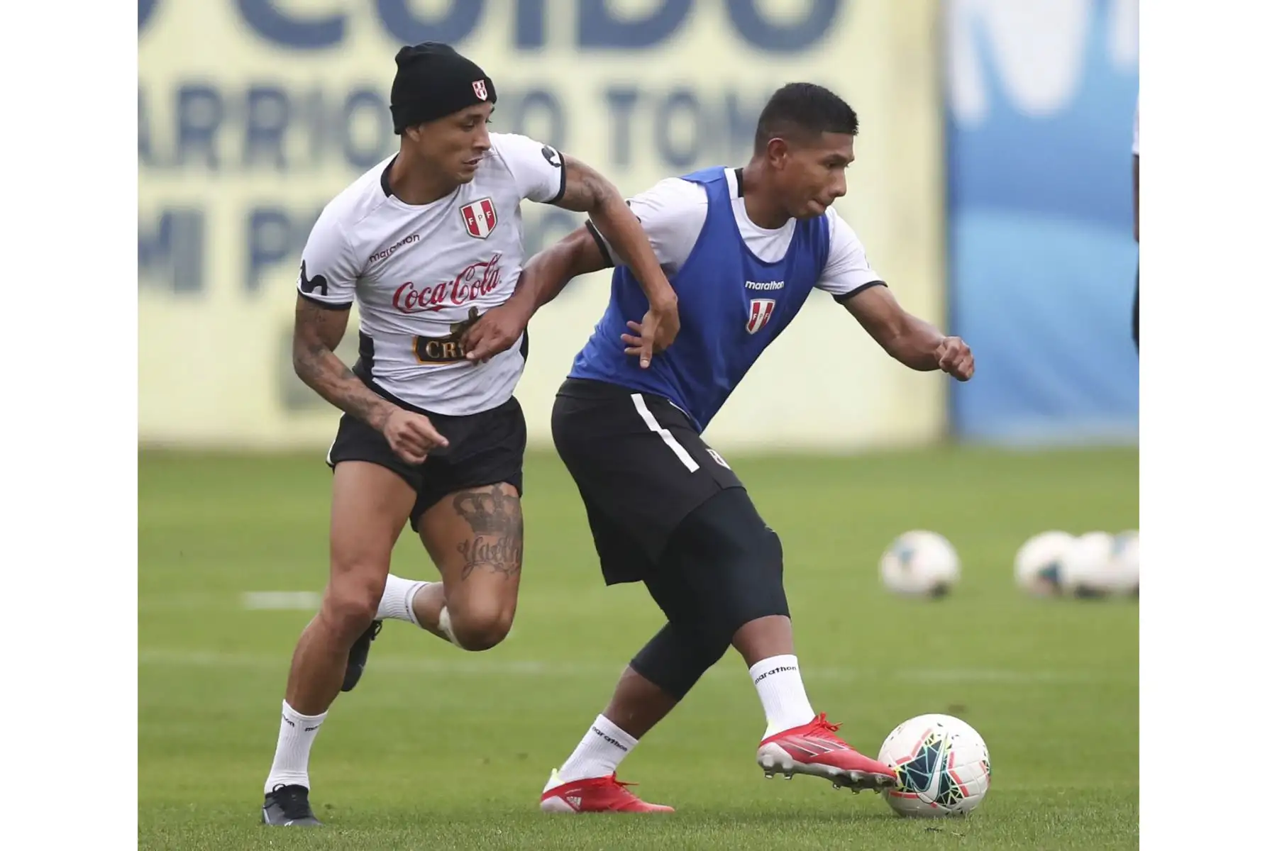 Yoshimar Yotún y Edison Flores de la Selección peruana realizan sus entrenamientos en la Videna para enfrentar a Uruguay este jueves por las Eliminatorias Qatar 2022. Foto: PFP