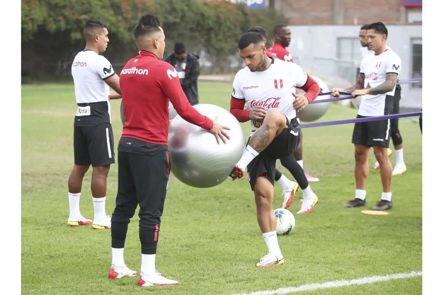 Miguel Trauco de la Selección peruana realiza sus entrenamientos en la Videna para enfrentar a Uruguay este jueves por las Eliminatorias Qatar 2022. Foto: PFP