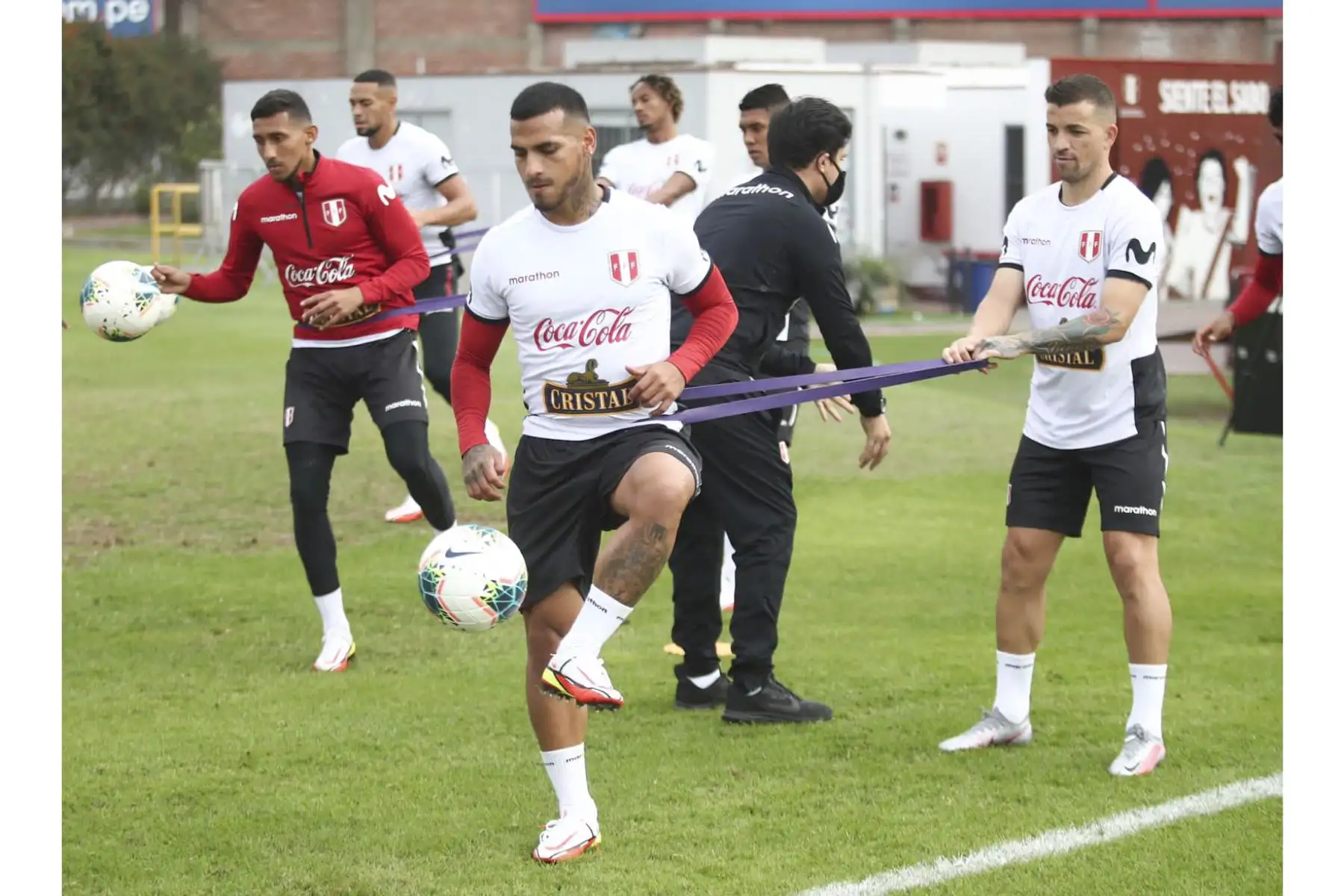 Miguel Trauco de la Selección peruana realiza sus entrenamientos en la Videna para enfrentar a Uruguay este jueves por las Eliminatorias Qatar 2022. Foto: PFP