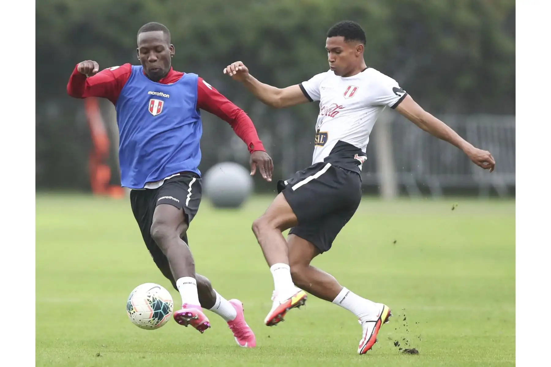 Luis Advincula de la Selección peruana realiza sus entrenamientos en la Videna para enfrentar a Uruguay este jueves por las Eliminatorias Qatar 2022. Foto: PFP