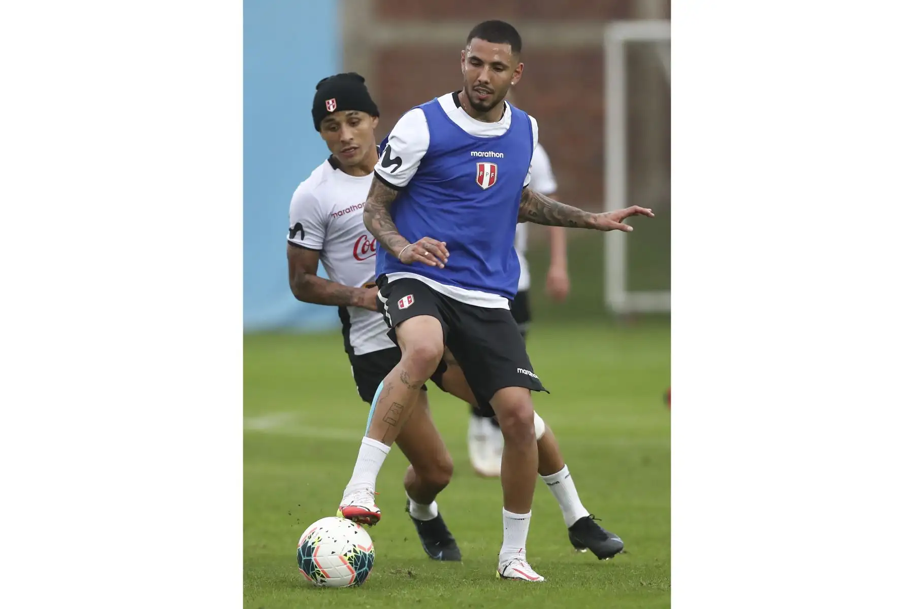 Sergio Peña y Yoshimar Yotún de la Selección peruana realizan sus entrenamientos en la Videna para enfrentar a Uruguay este jueves por las Eliminatorias Qatar 2022. Foto: PFP