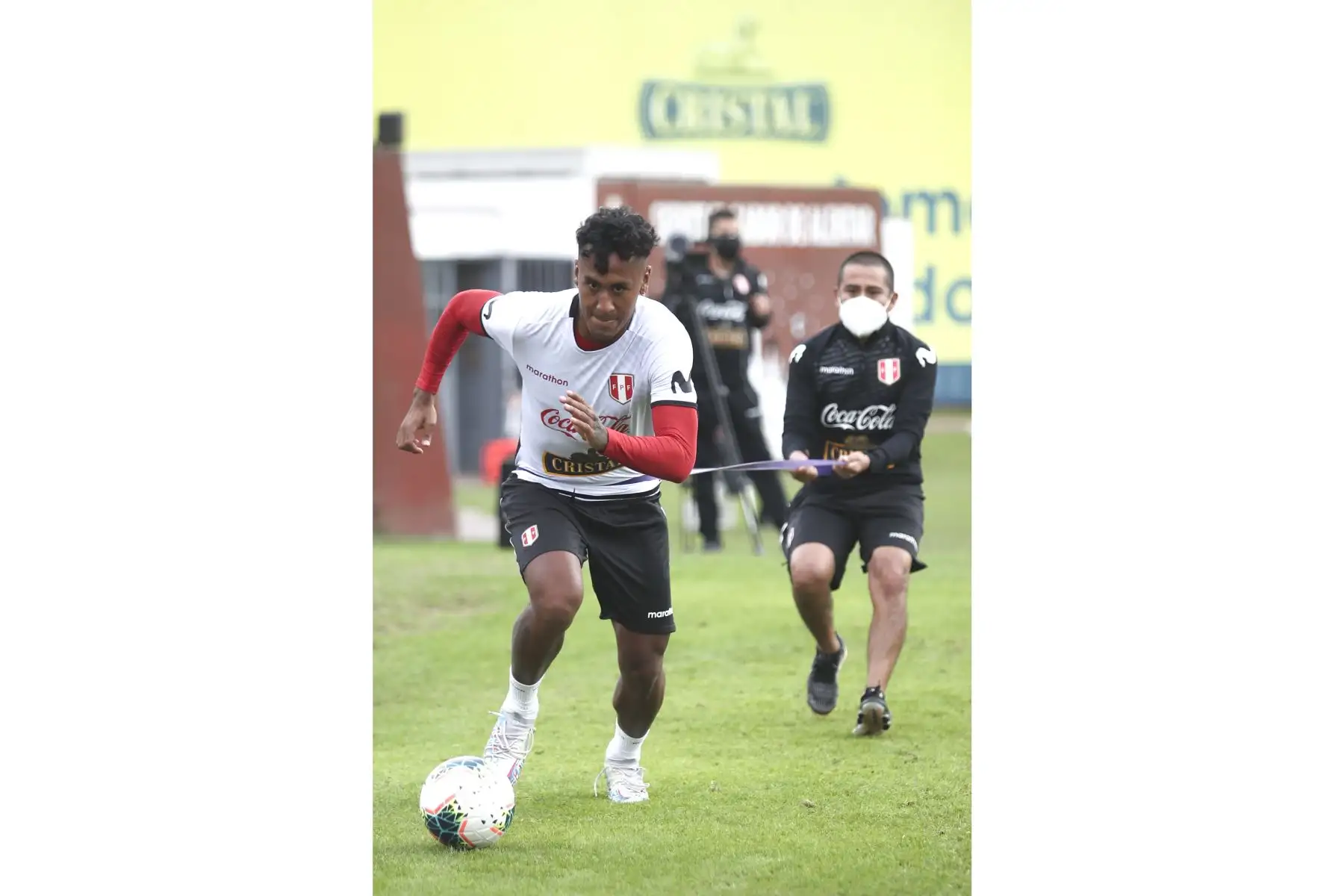 Renato Tapia de la Selección peruana realizan sus entrenamientos en la Videna para enfrentar a Uruguay este jueves por las Eliminatorias Qatar 2022. Foto: PFP