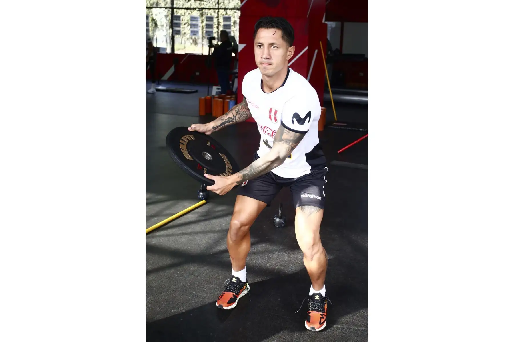 Gianluca Lapadula de la Selección peruana realizan sus entrenamientos en la Videna para enfrentar a Uruguay este jueves por las Eliminatorias Qatar 2022. Foto: PFP