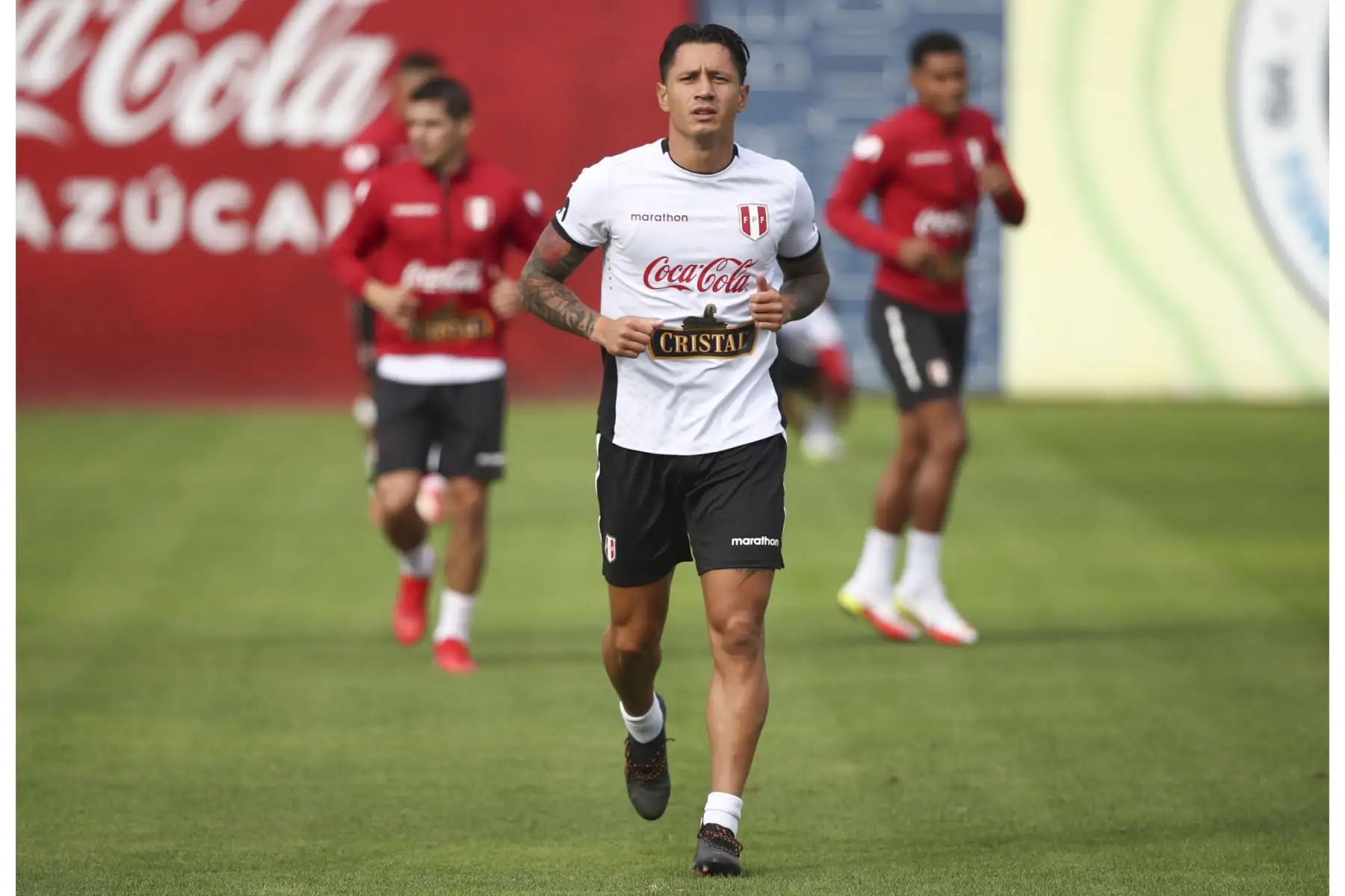 Gianluca Lapadula de la Selección peruana realizan sus entrenamientos en la Videna para enfrentar a Uruguay este jueves por las Eliminatorias Qatar 2022. Foto: PFP