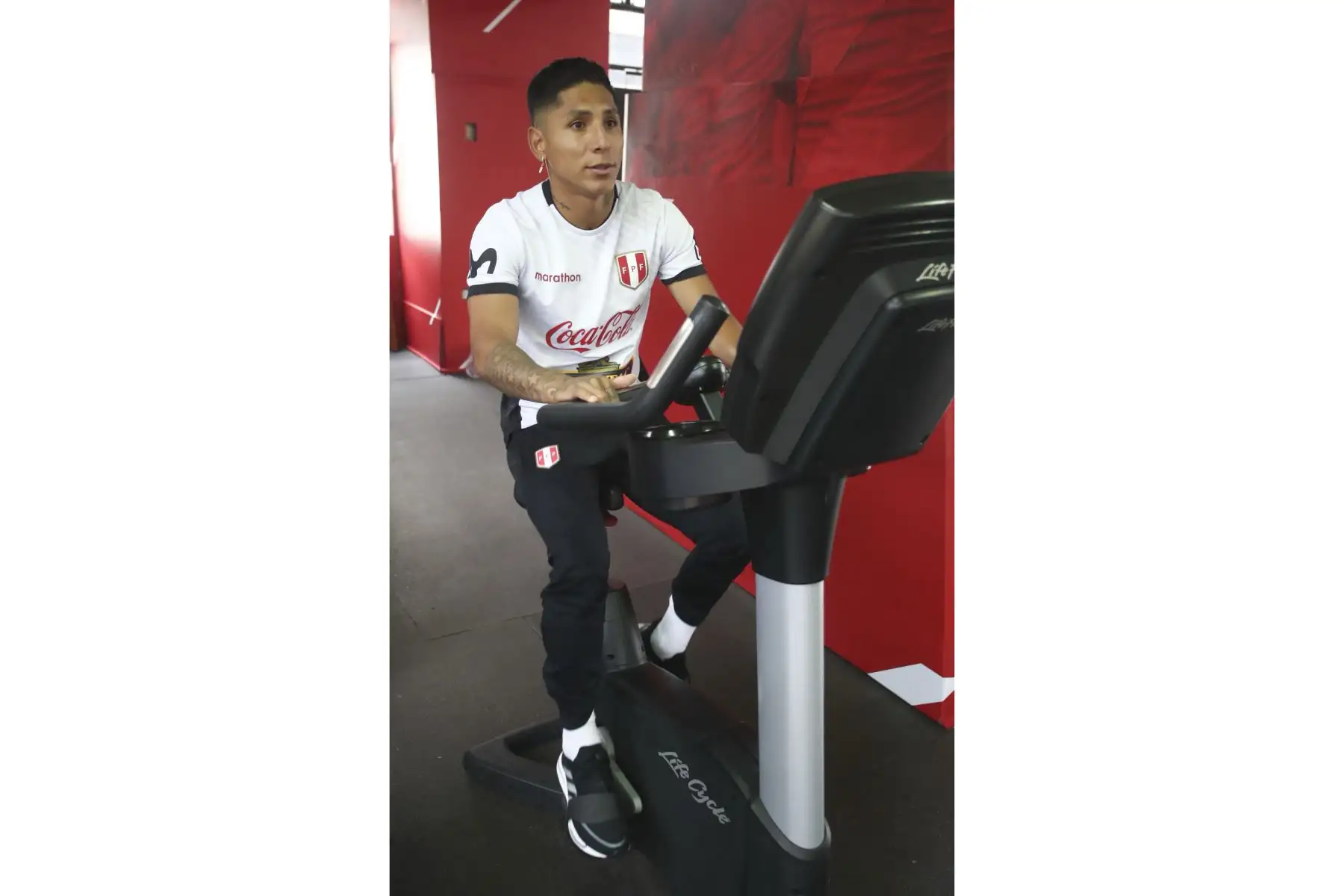 Raúl Ruidíaz de la Selección peruana realizan sus entrenamientos en la Videna para enfrentar a Uruguay este jueves por las Eliminatorias Qatar 2022. Foto: PFP