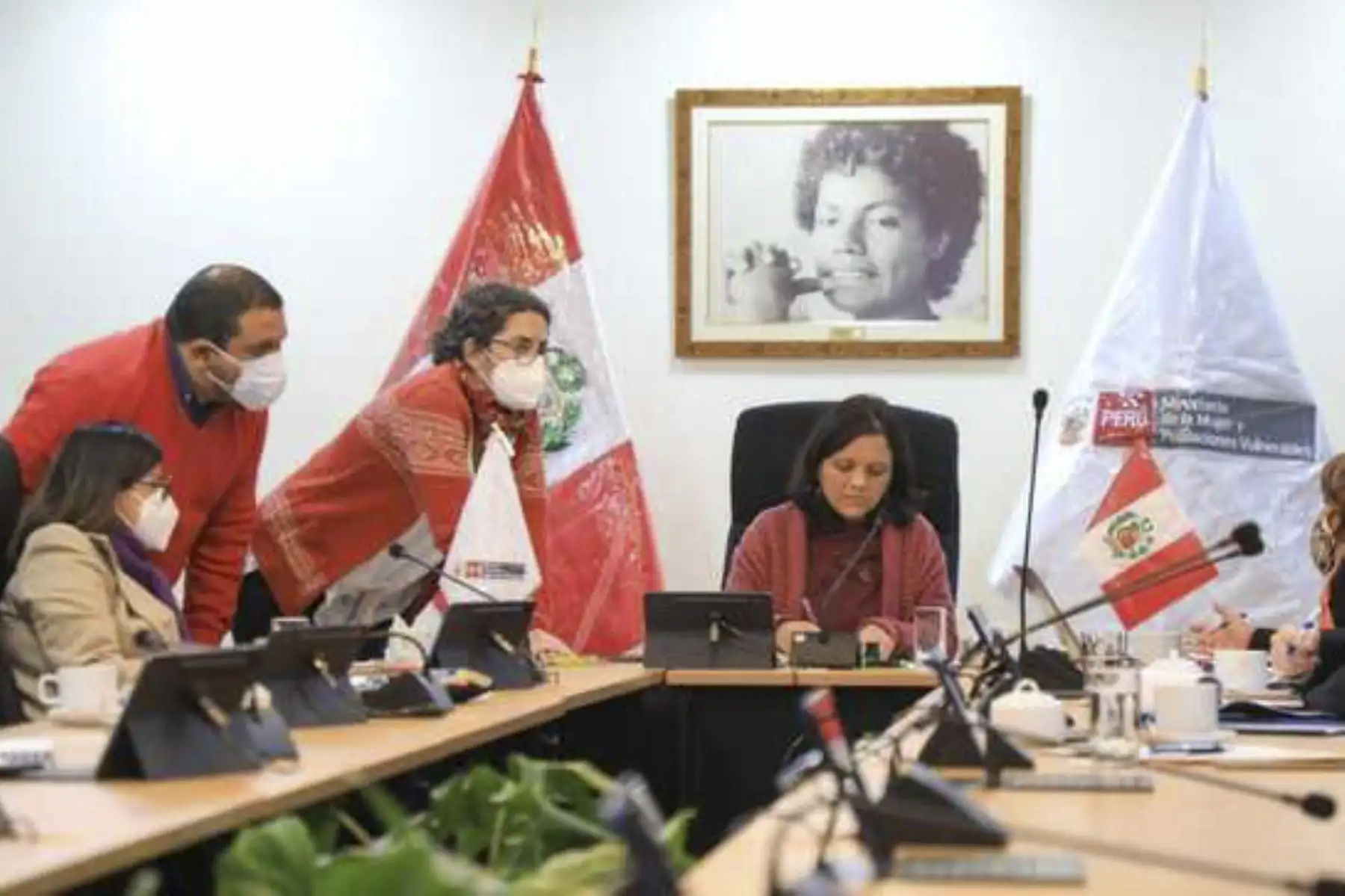 La ministra de la Mujer Anahí Durand precisó que el Ministerio de la Mujer es el sector competente para la prevención, protección y atención de la violencia contra las mujeres y la familia, y también promueve la recuperación de las personas afectadas. ANDINA/ MIMP