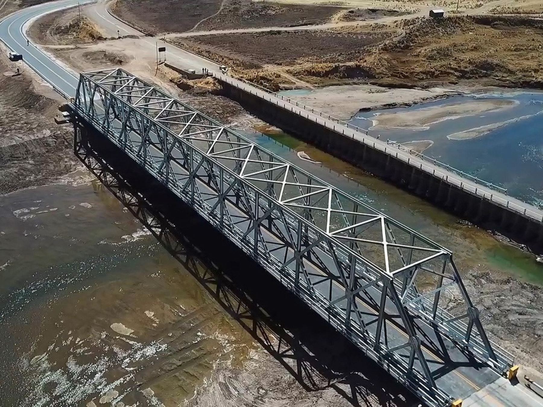 Nuevo puente Choquehuanca, inaugurado por el MTC, beneficia a los pobladores de las provincias de Azángaro y Lampa, región Puno.