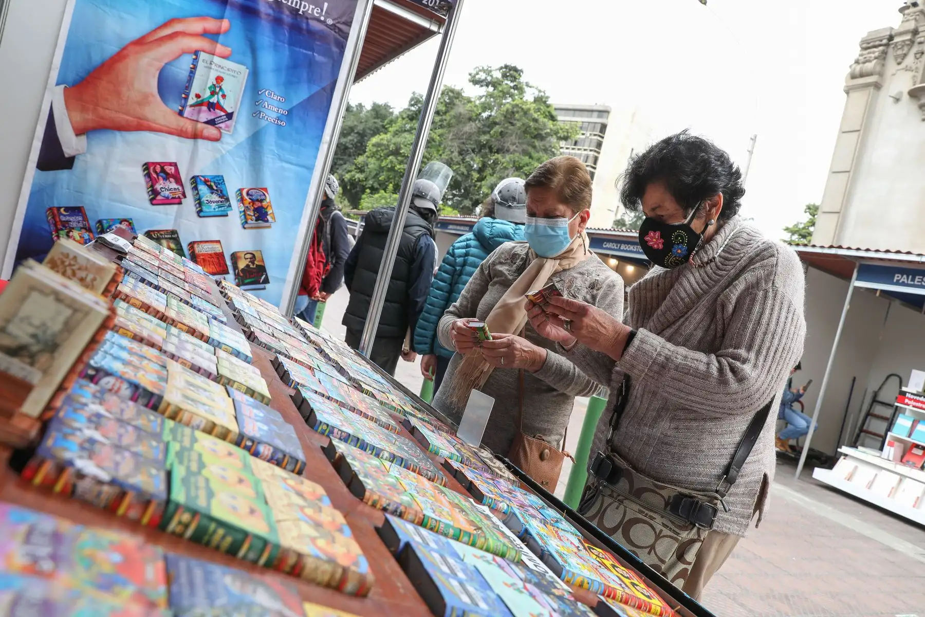 Municipalidad de Miraflores y Cámara Peruana del Libro presentan, la 42 Feria del Libro ¨Ricardo Palma¨ en Parque Kennedy.
Foto: Municipalidad de Miraflores