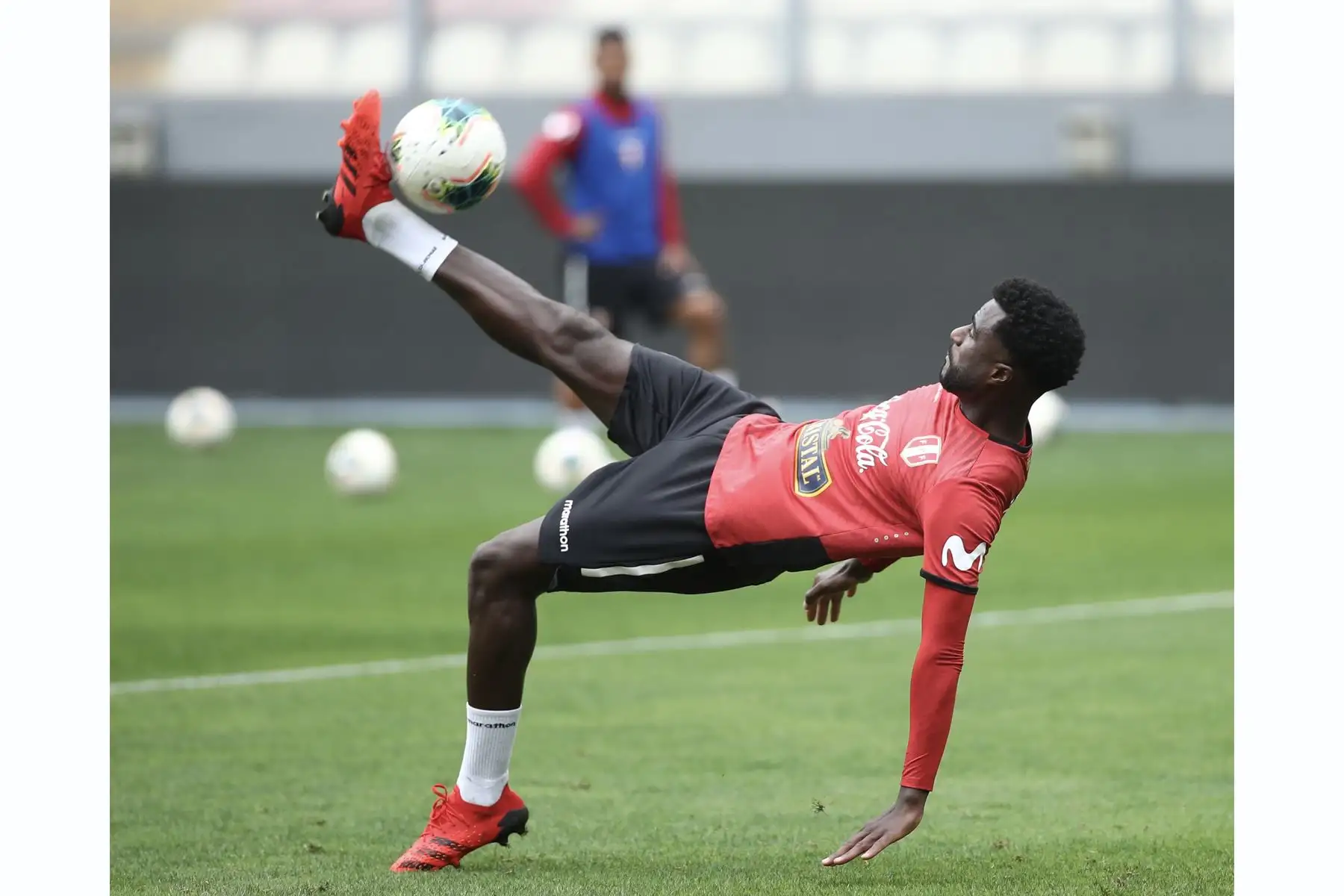 Christian Ramos de la Selección peruana realiza su preparación en el Estadio Nacional previo al encuentro de mañana ante Uruguay por las Eliminatorias Qatar 2022. Foto: PFP
