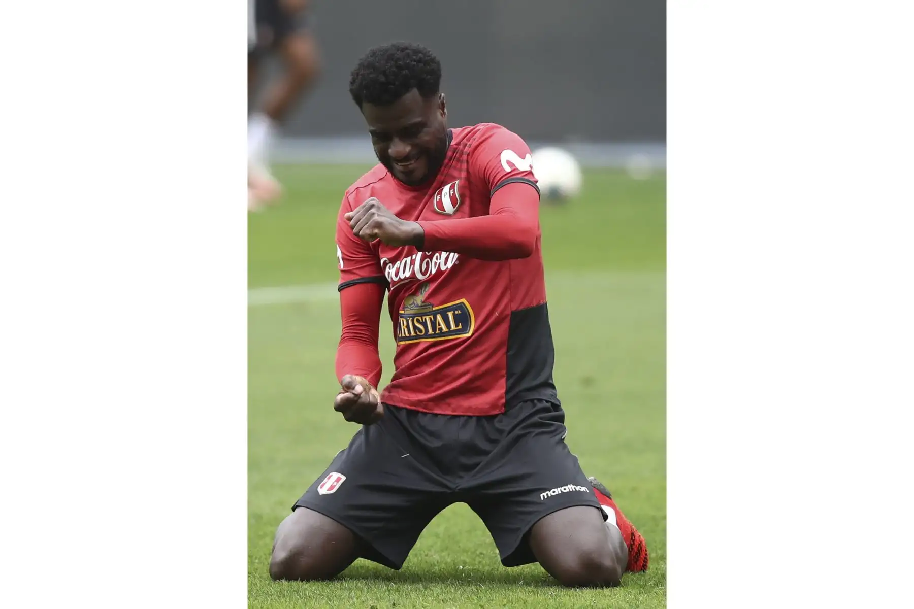 El futbolista Christian Ramos de la Selección peruana realiza sus últimos entrenamientos en el Estadio Nacional previo al duelo ante Uruguay por las Eliminatorias. Foto: FPF