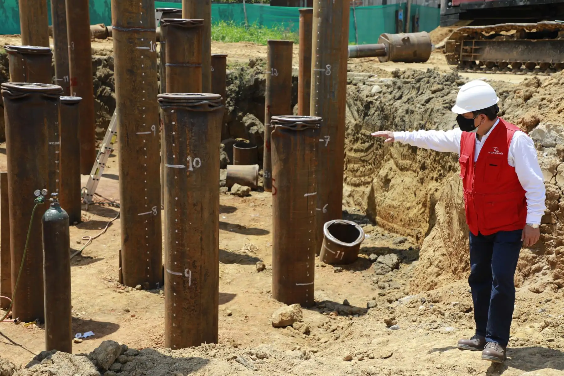 Desde Nauta, en un mega operativo de control en Loreto, la Contraloría General de la República supervisó la ampliación de sistema de agua potable, saneamiento y tratamiento de aguas servidas que tiene retraso por deficiencias en el expediente técnico, los cuales requieren ser subsanados para concluir la importante obra. Foto: Contraloría