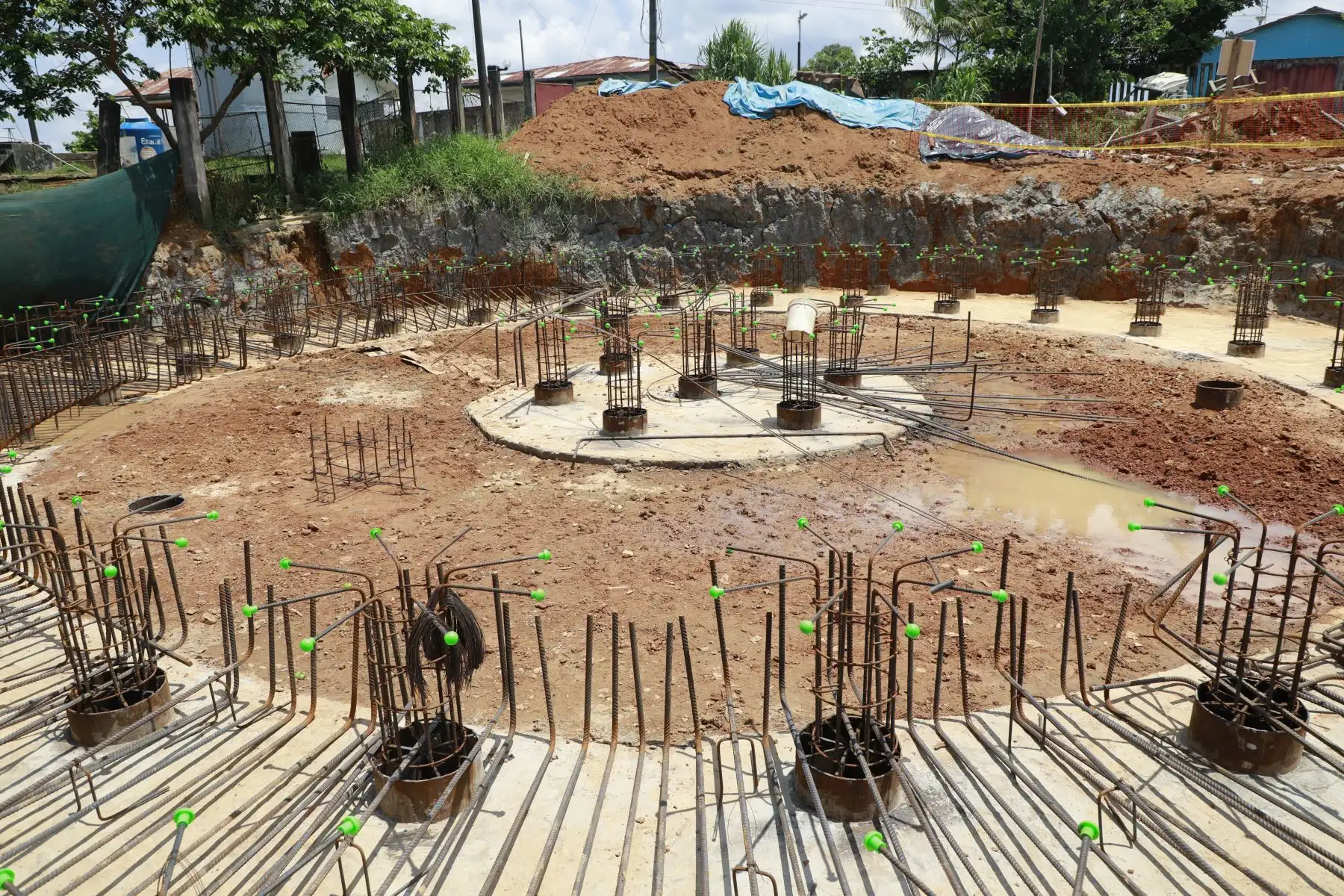 Desde Nauta, en un mega operativo de control en Loreto, la Contraloría General de la República supervisó la ampliación de sistema de agua potable, saneamiento y tratamiento de aguas servidas que tiene retraso por deficiencias en el expediente técnico, los cuales requieren ser subsanados para concluir la importante obra. Foto: Contraloría