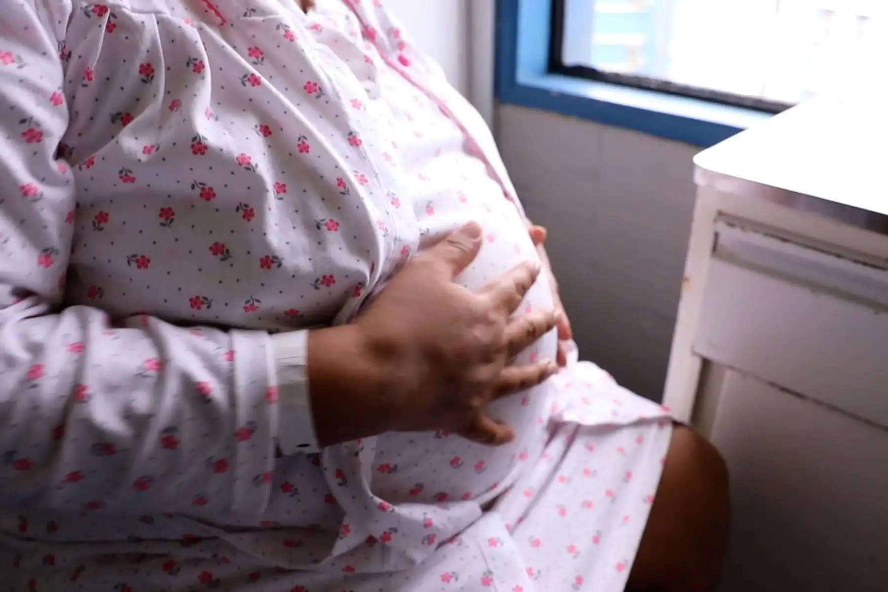 Si las mamás se contagian del virus, los bebés tienen mayores posibilidades de nacer prematuramente y con ello poner en juego su vida. Foto:EsSalud
