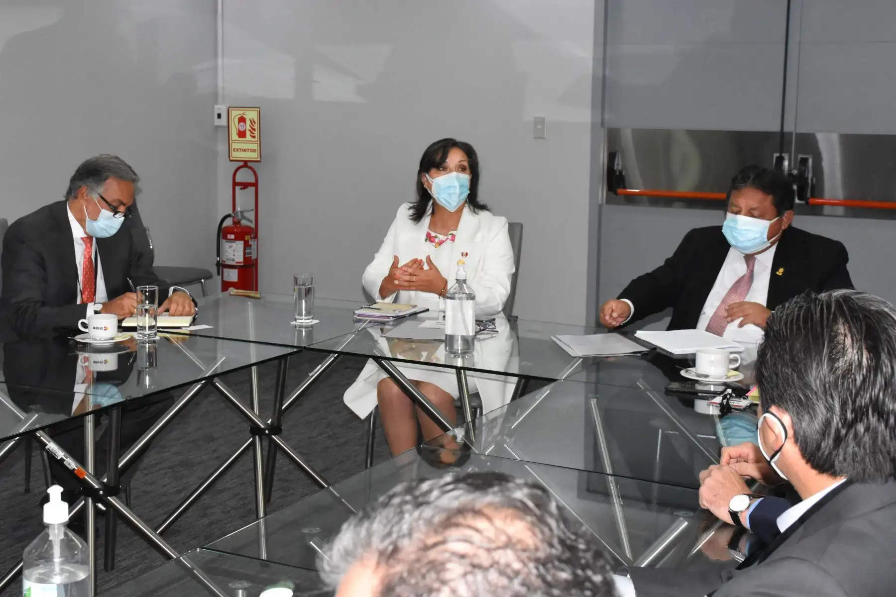 Ministra de Desarrollo e Inclusión Social, Dina Boluarte, se reúne con directivos de Asbanc y entidades financieras para coordinar pago del Bono Yanapay Perú.
