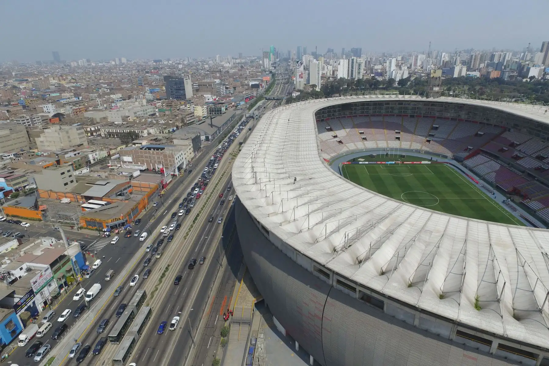 Imágenes panorámicas del  Estadio Nacional, donde hoy se disputará el partido entre las selecciones de Perú y Uruguay por la jornada 9 de las Eliminatorias Catar 2022.
Foto: ANDINA/Braian Reyna