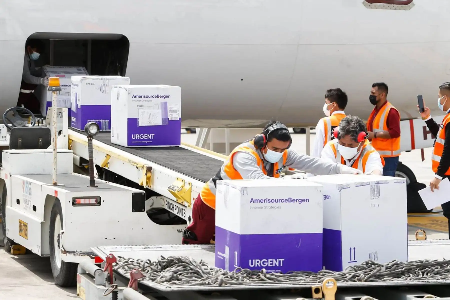 Perú recibió hoy 35,100 dosis de la vacuna de AstraZeneca donadas por Canadá. Foto: ANDINA/Difusión.