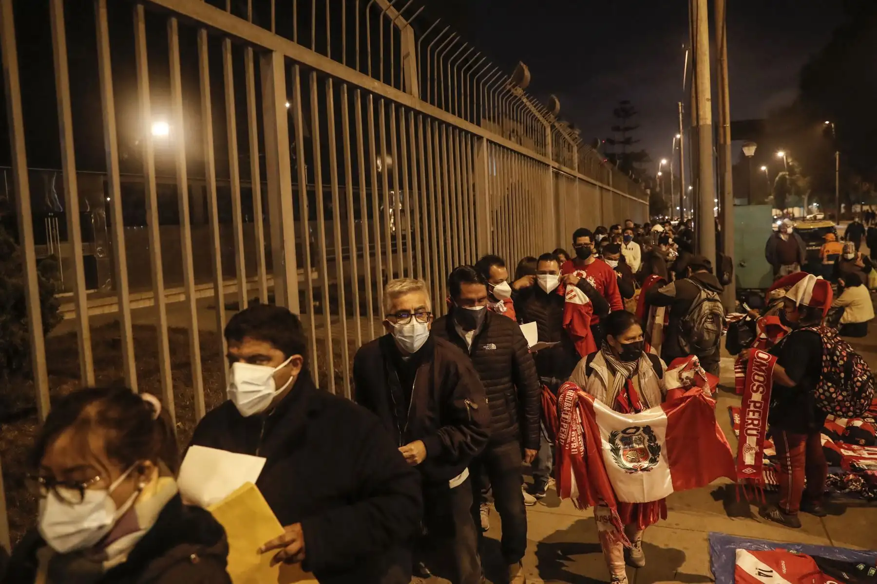 Hinchas alientan a la selección peruana previo al partido ante la selección  uruguaya por la jornada 9 de las Eliminatorias Catar 2022.
Foto: ANDINA/Renato Pajuelo