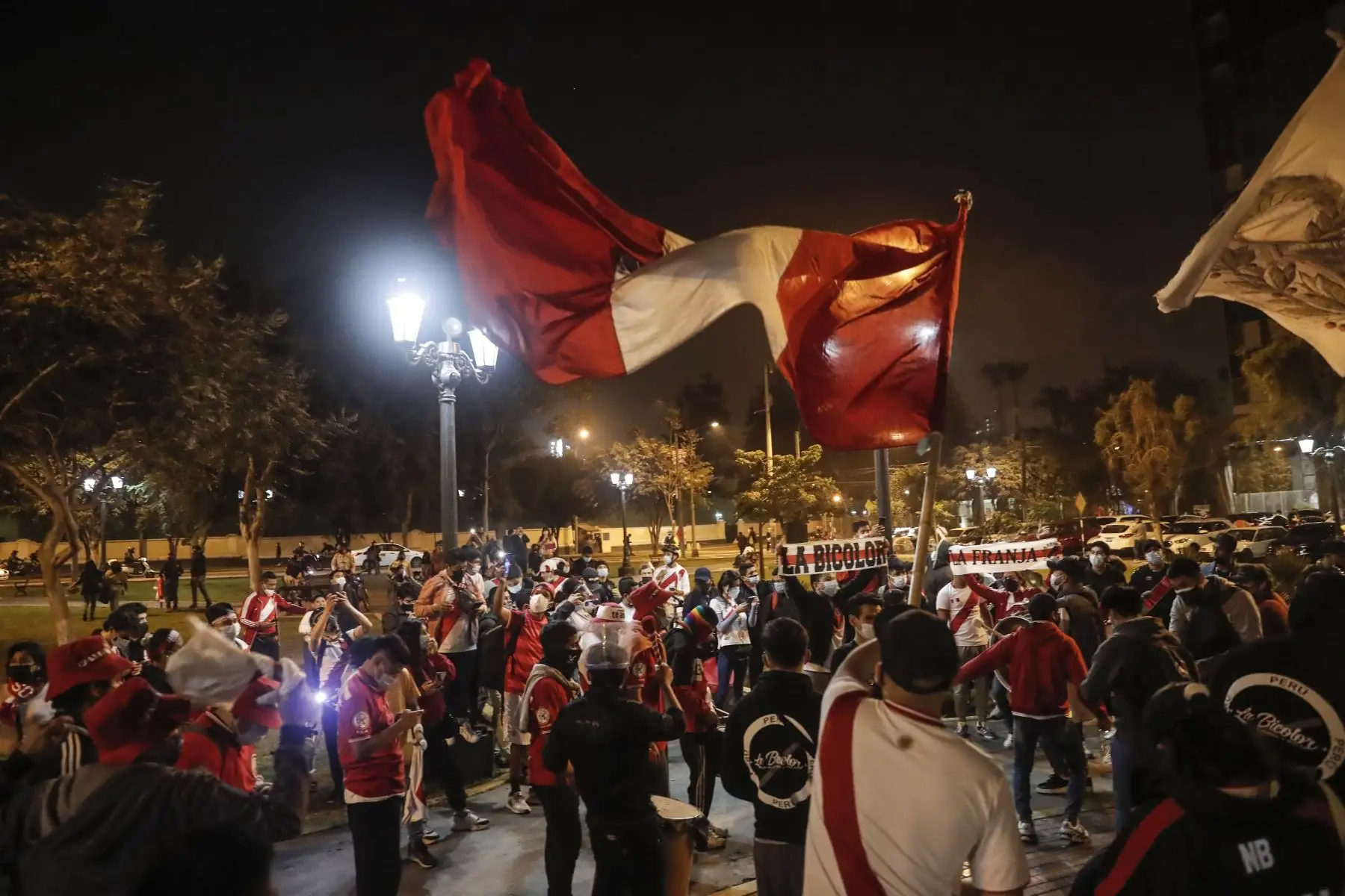 Hinchas alientan a la selección peruana previo al partido ante la selección  uruguaya por la jornada 9 de las Eliminatorias Catar 2022.
Foto: ANDINA/Renato Pajuelo