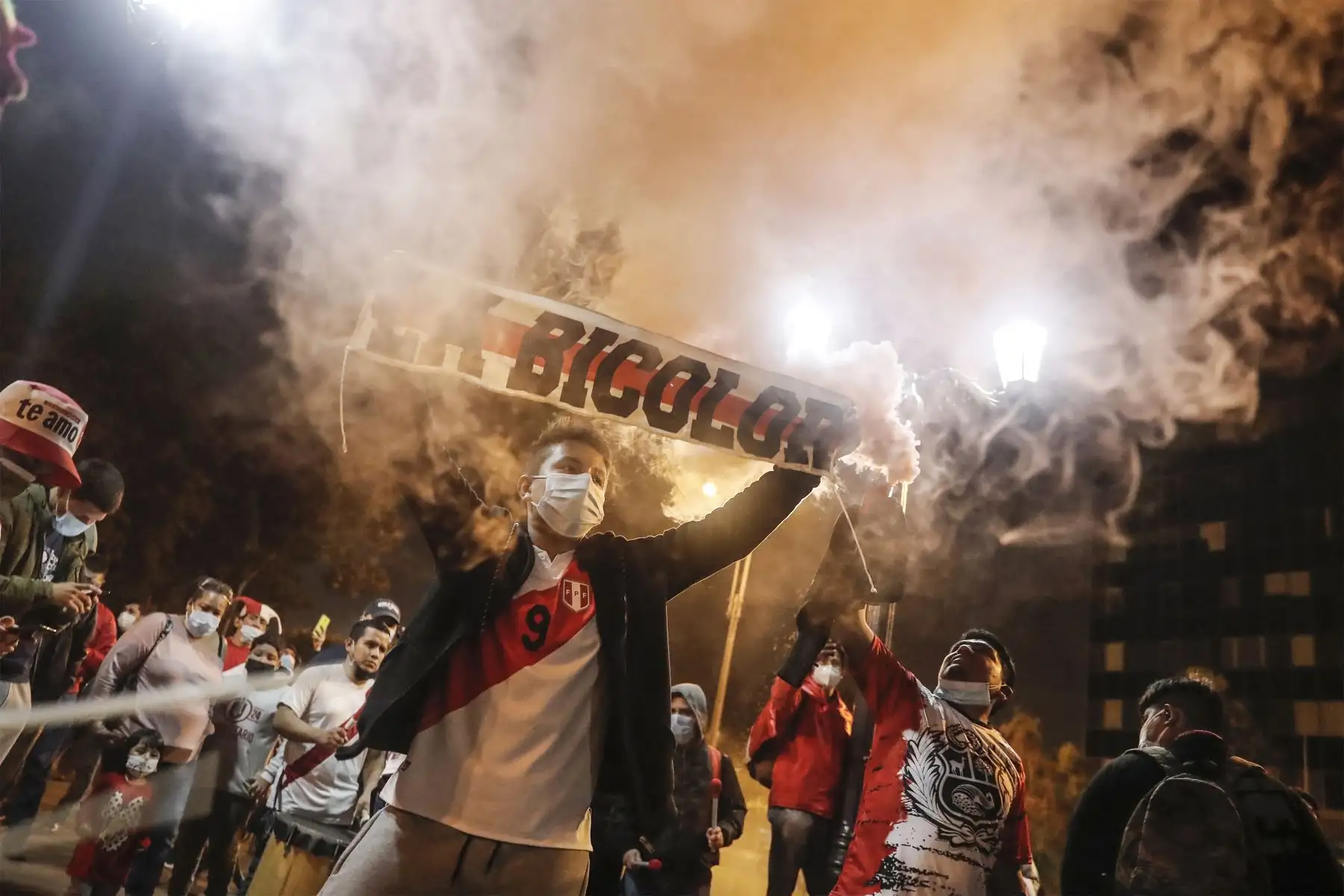 Hinchas alientan a la selección peruana previo al partido ante la selección  uruguaya por la jornada 9 de las Eliminatorias Catar 2022.
Foto: ANDINA/Renato Pajuelo