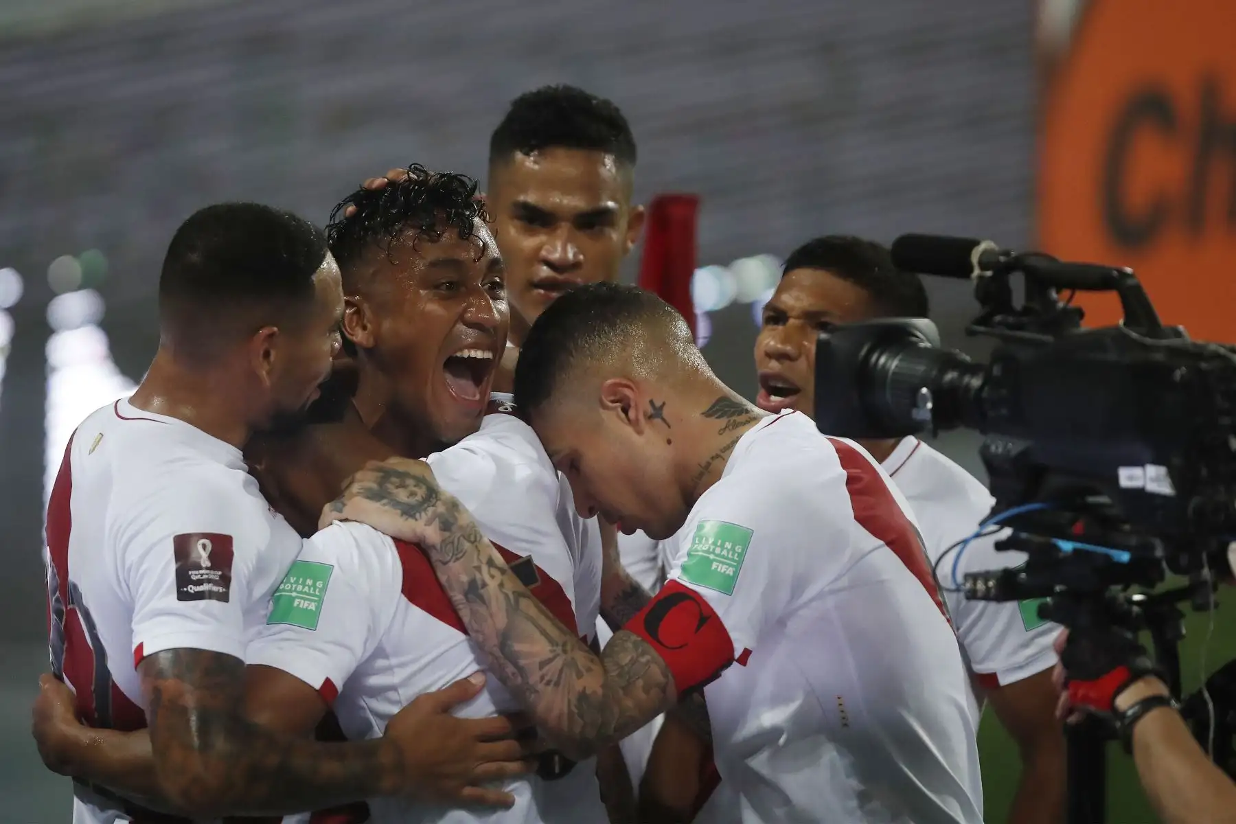 El jugador peruano Renato Tapia celebra su gol anotado ante la selección uruguaya  durante el partido por la jornada 9 de las Eliminatorias Catar 2022 Estadio Nacional en Lima.
Foto: ANDINA/Juan Carlos Guzmán