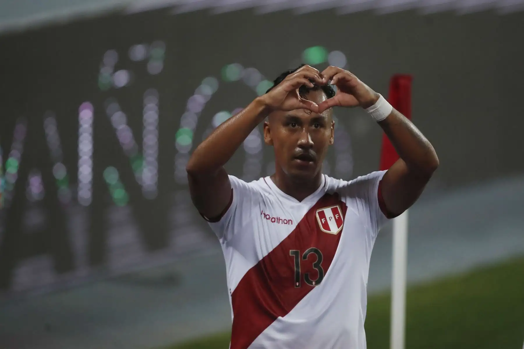 El jugador peruano Renato Tapia celebra su gol anotado ante la selección uruguaya  durante el partido por la jornada 9 de las Eliminatorias Catar 2022 Estadio Nacional en Lima.
Foto: ANDINA/Juan Carlos Guzmán