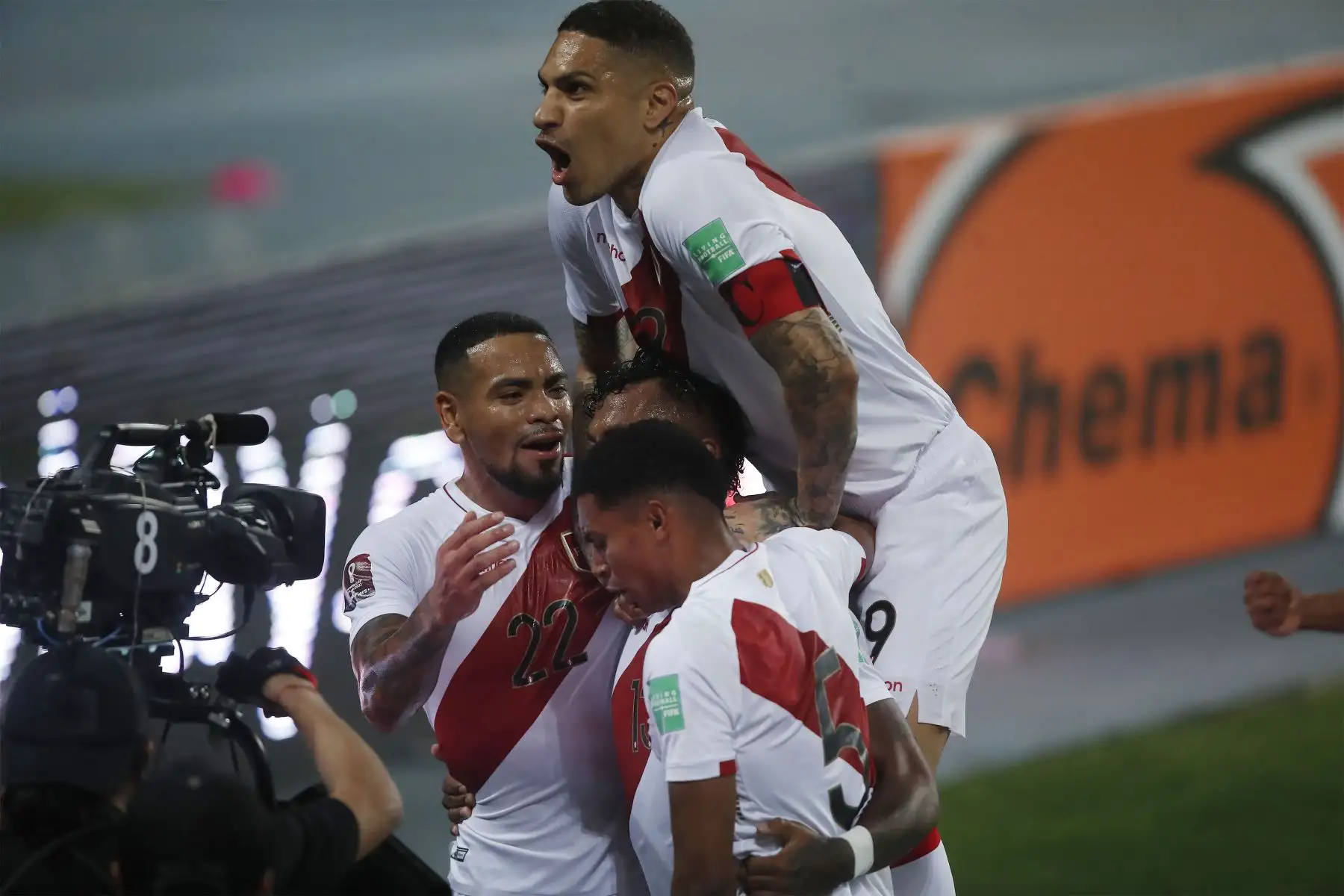 El jugador peruano Renato Tapia celebra su gol anotado ante la selección uruguaya  durante el partido por la jornada 9 de las Eliminatorias Catar 2022 Estadio Nacional en Lima.
Foto: ANDINA/Juan Carlos Guzmán