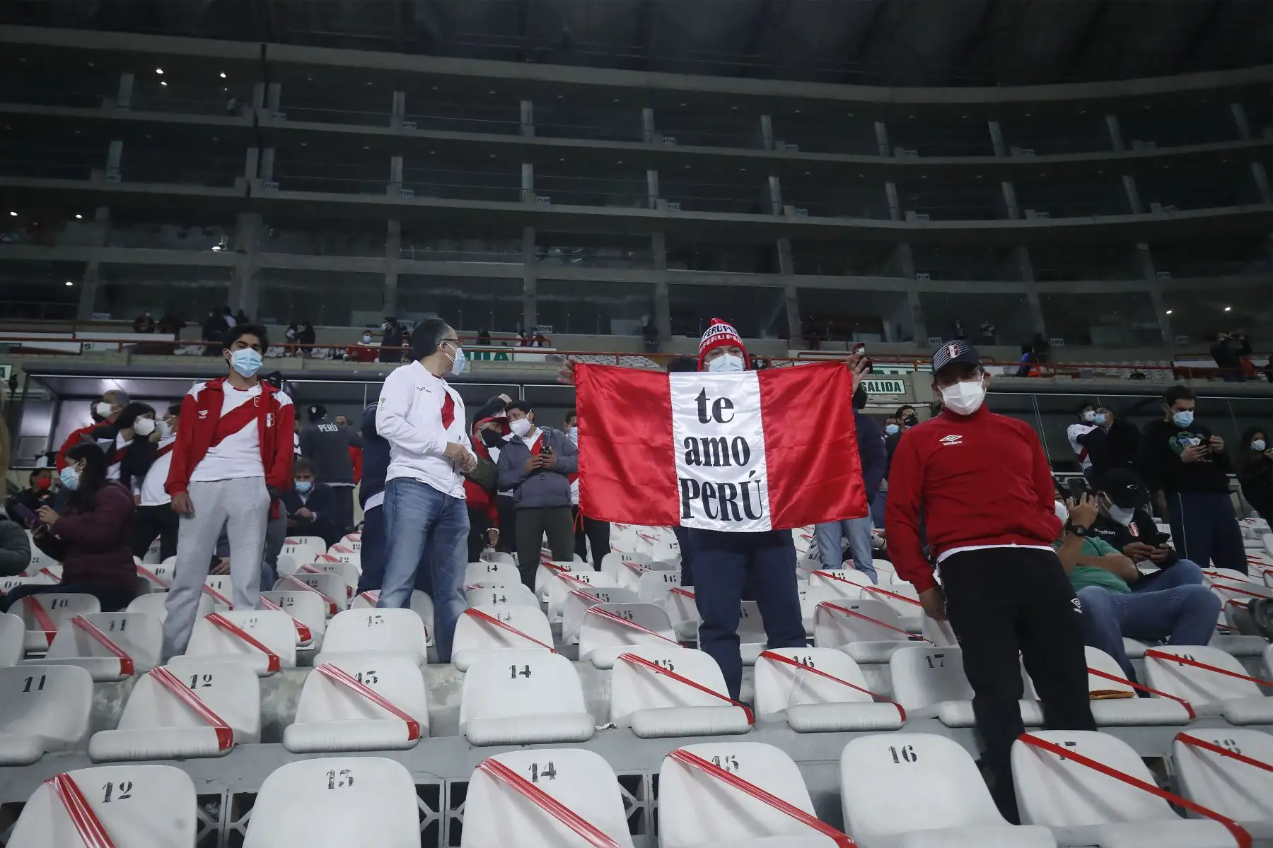 Hinchas de la Selección peruana retornan al Estadio Nacional a un año y medio de pandemia covid-19.
Foto: ANDINA/Juan Carlos Guzmán